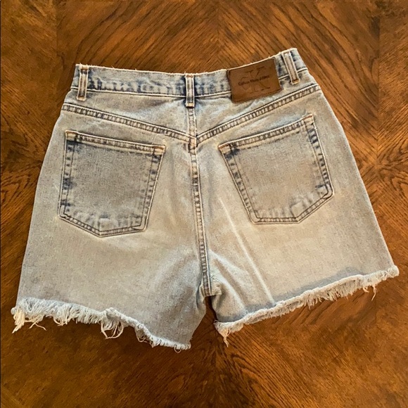 Calvin Klein Jeans |Vintage Hi-Rise Mom Jean Short - Picture 4 of 8